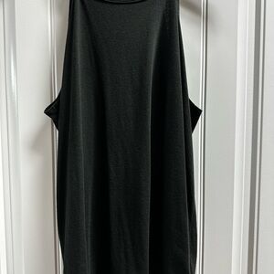 District Women’s Black & Navy Tank Top lot of 2. Size 2x.